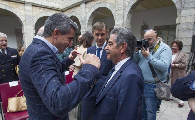 Zuloaga y Revilla, en el Parlamento cántabro.