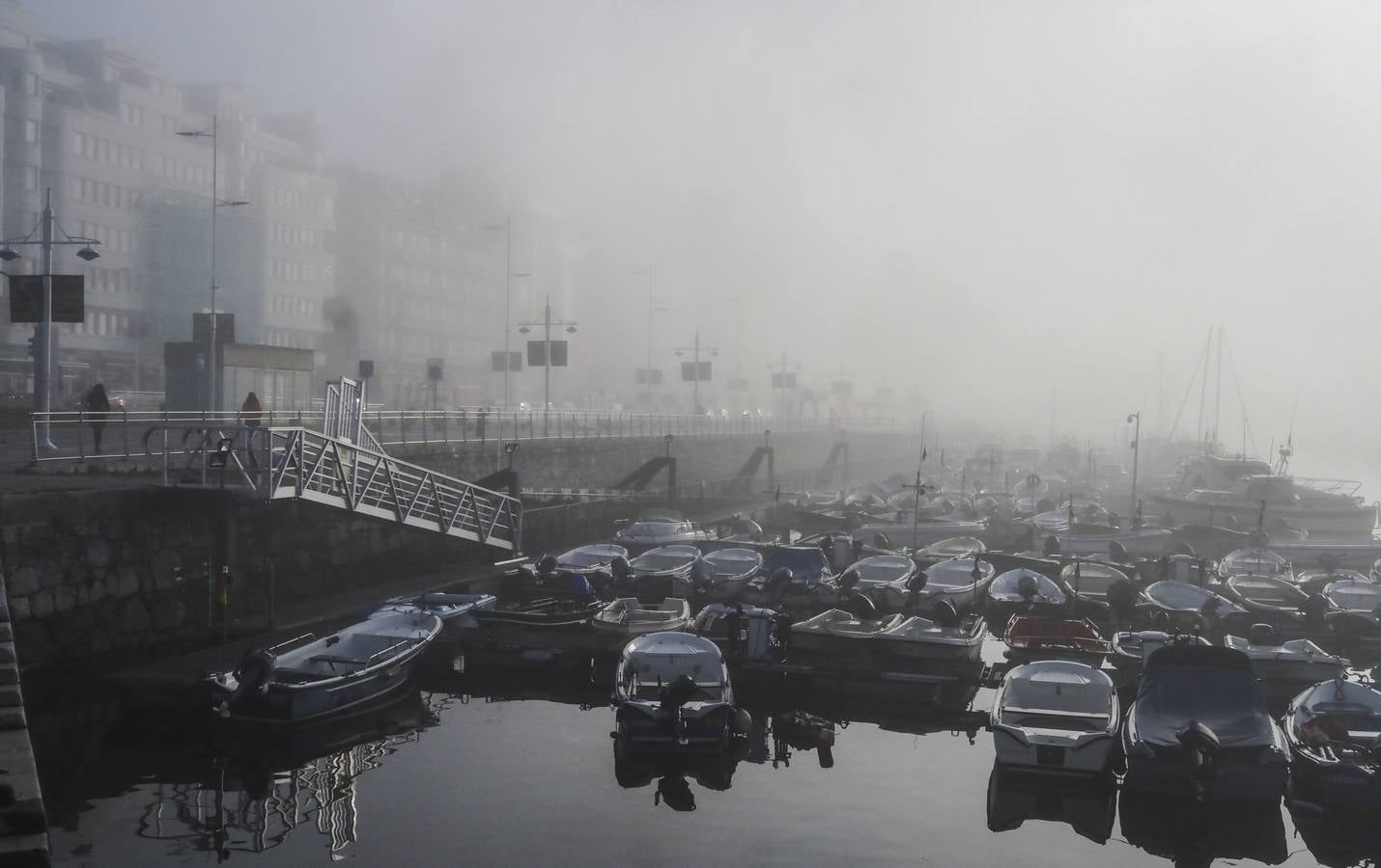 Fotos: Santander amanece tapada por la niebla