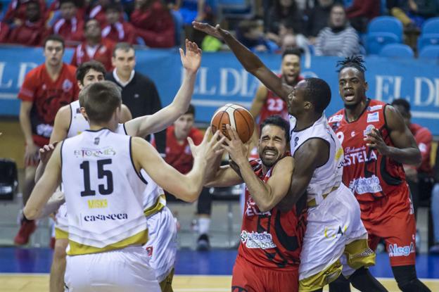 Juampi Sutina, durante un partido del Estela.