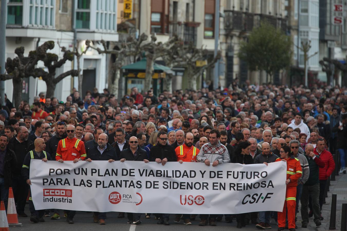 Fotos: Más de 2.000 trabajadores de Sidenor toman Reinosa