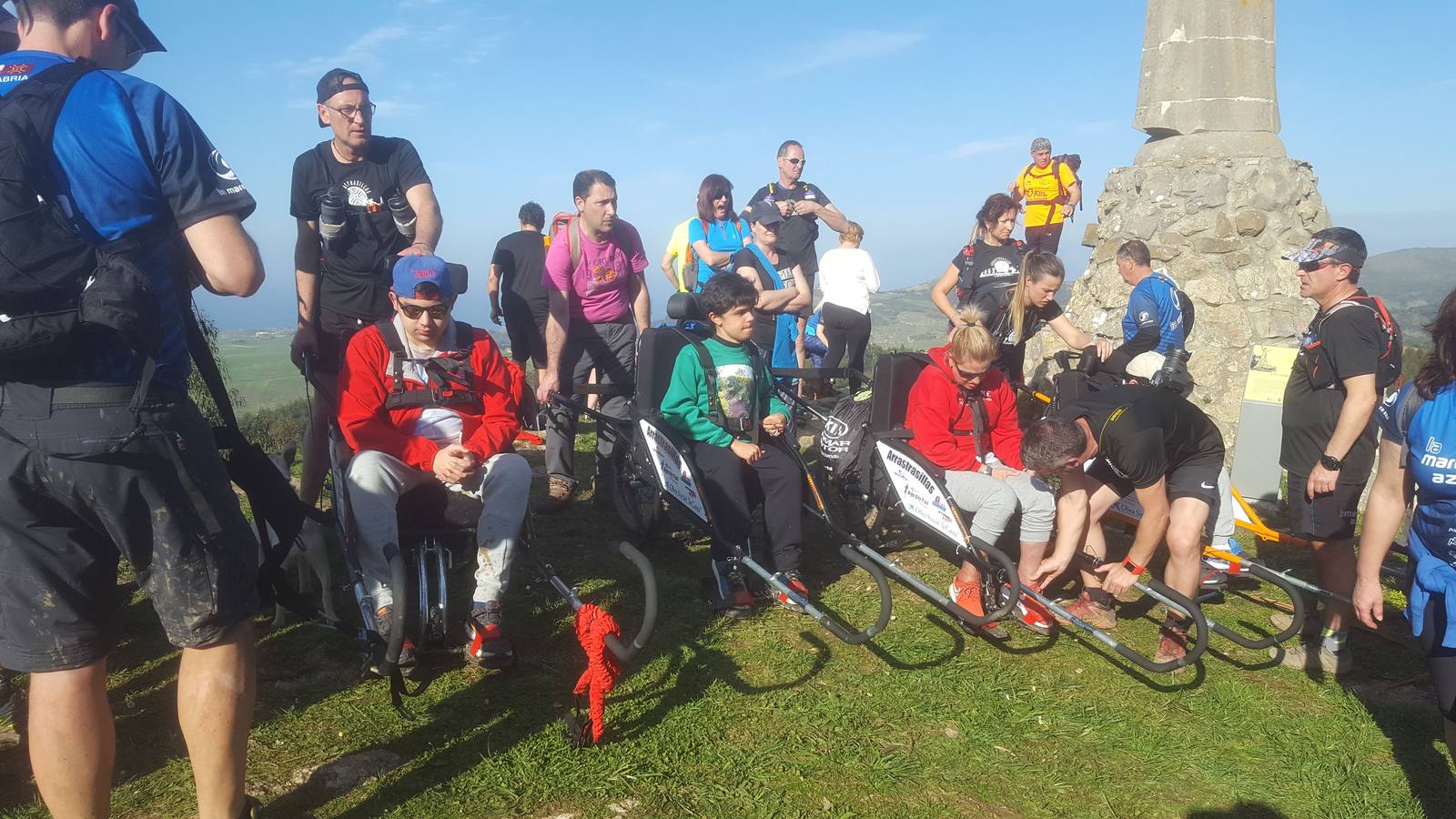 Fotos: Ruta adaptada y en familia por los acantilados de Alfoz de Lloredo