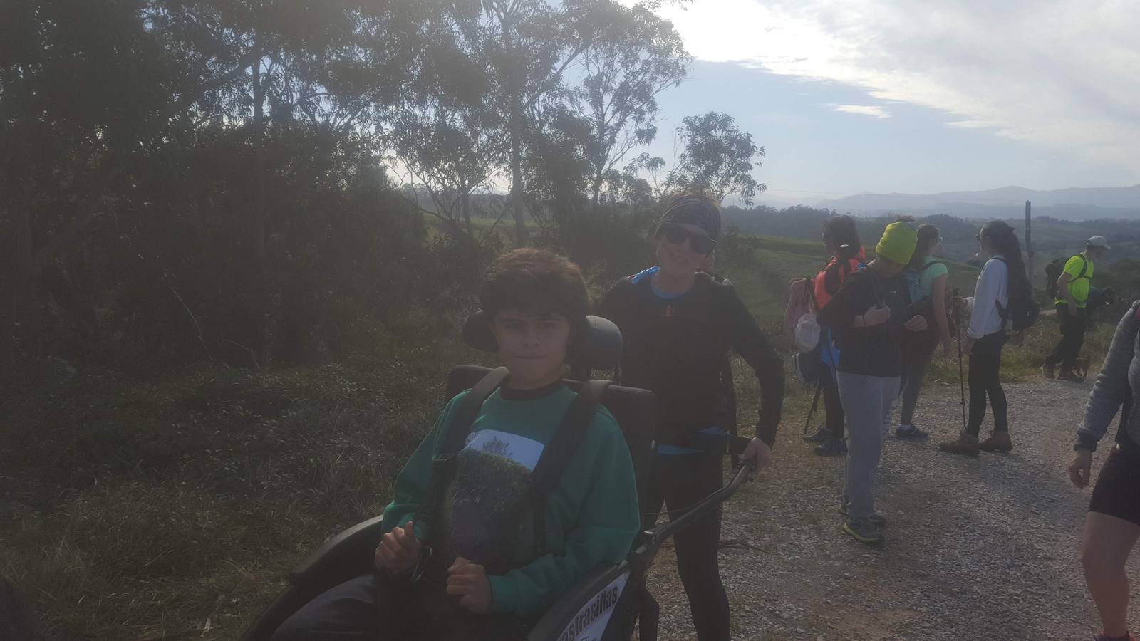 Fotos: Ruta adaptada y en familia por los acantilados de Alfoz de Lloredo