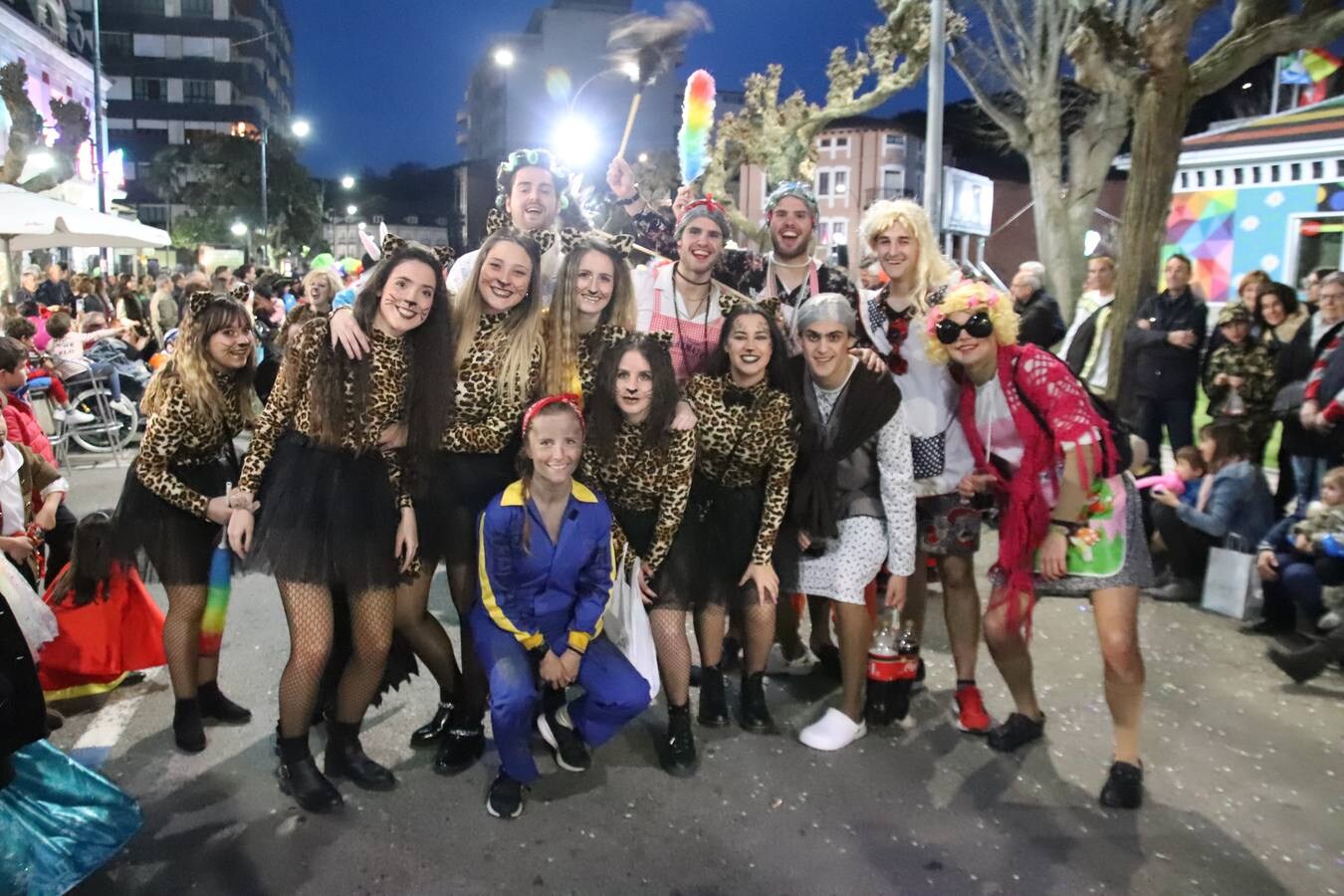 La villa pejina se vuelca con el carnaval.