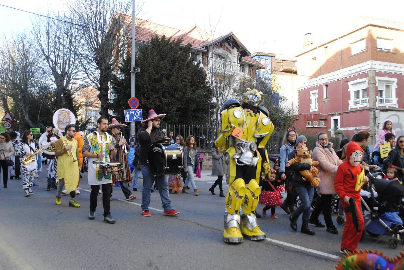 Reinosa disfrutó de un carnaval tan colortista como divertido.