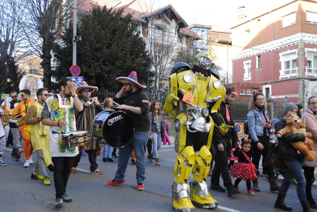 Reinosa disfrutó de un carnaval tan colortista como divertido.