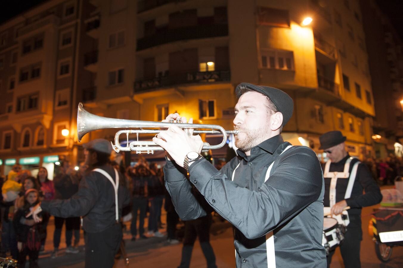 La capital del Besaya se llena de ambiente y color durante el carnaval.