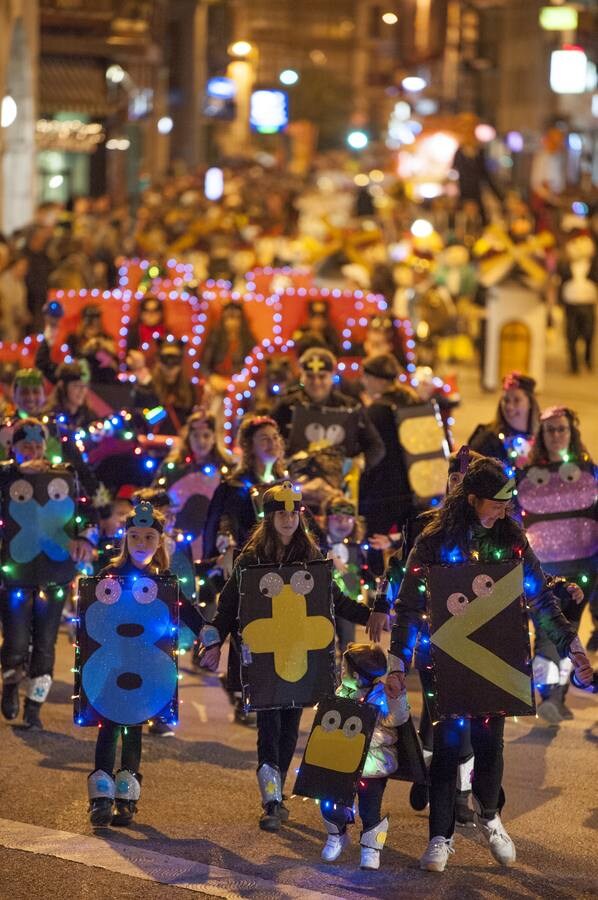 La capital del Besaya se llena de ambiente y color durante el carnaval.