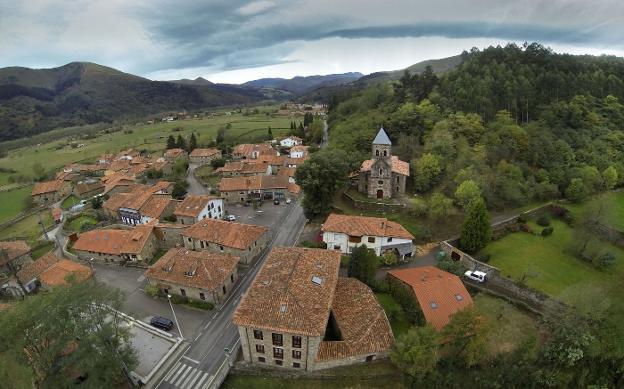 El municipio de Cabuérniga, que cae a los 999 habitantes, perderá dos concejales. 