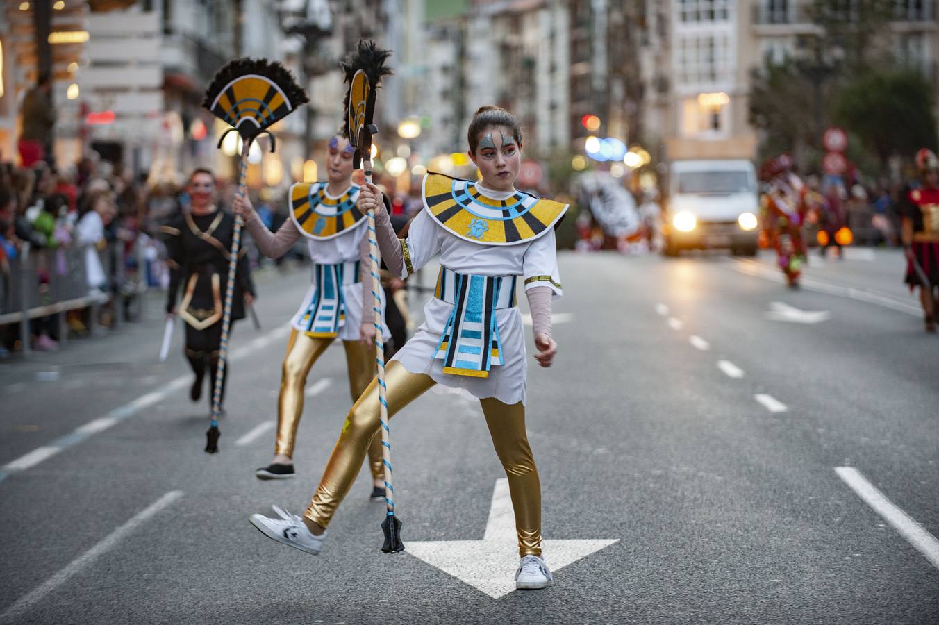 La capital cántabra se vuelca con la celebración del carnaval.