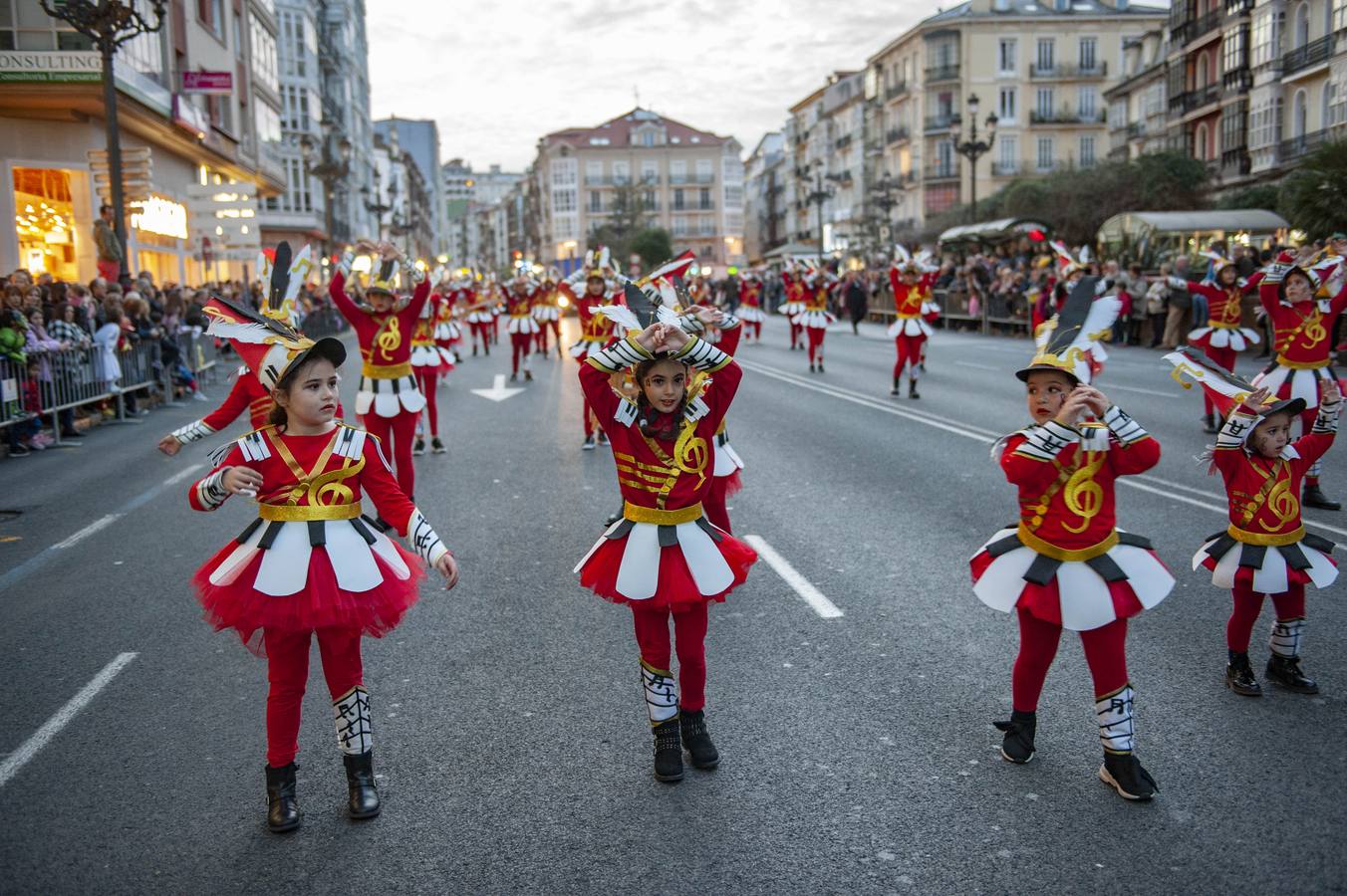 La capital cántabra se vuelca con la celebración del carnaval.