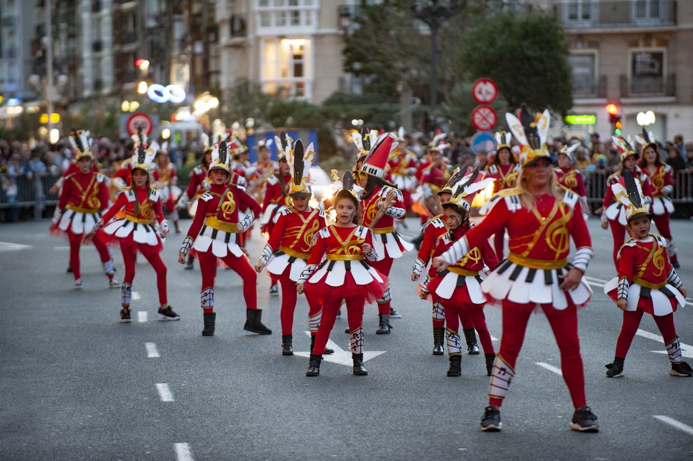 La capital cántabra se vuelca con la celebración del carnaval.