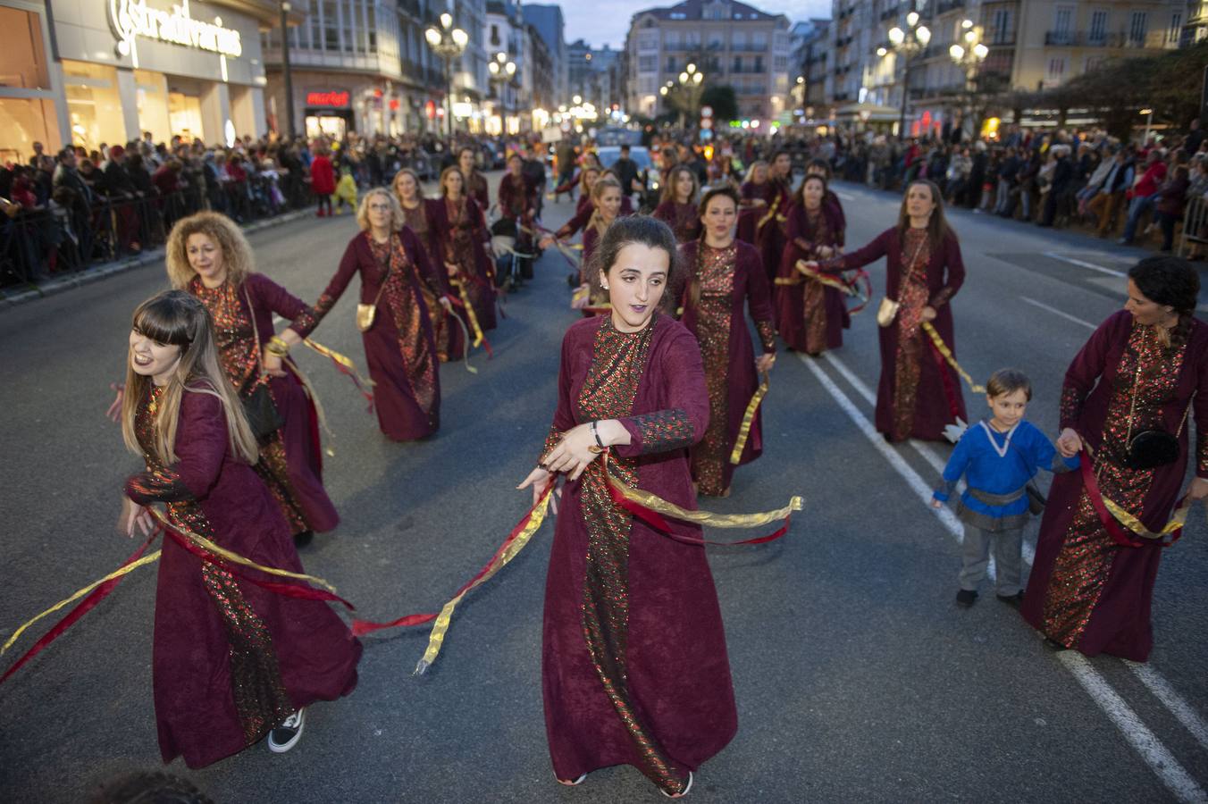 La capital cántabra se vuelca con la celebración del carnaval.