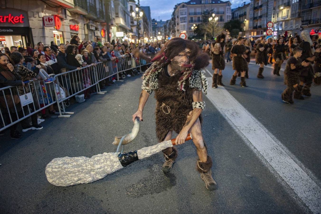 La capital cántabra se vuelca con la celebración del carnaval.