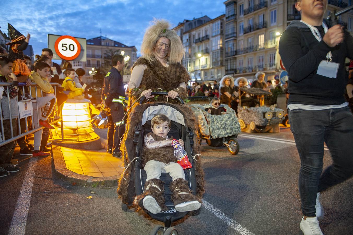 La capital cántabra se vuelca con la celebración del carnaval.