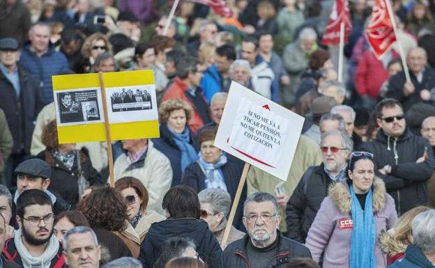 Manifestación reivindicando pensiones dignas en Santander.