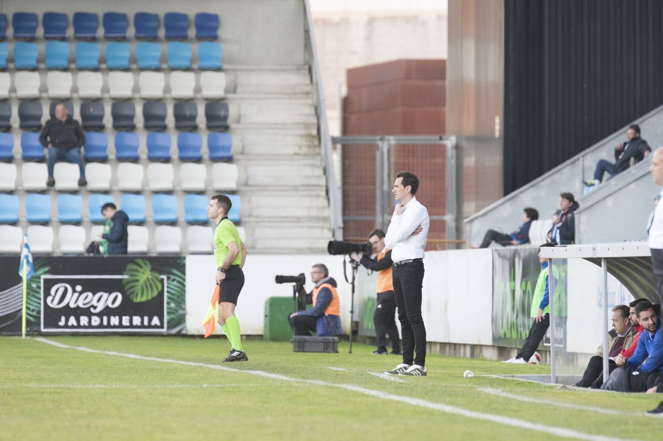 Los blanquiazules consiguen remontar en el último momento y consiguen una victoria que les permite seguir soñando con la permanencia.