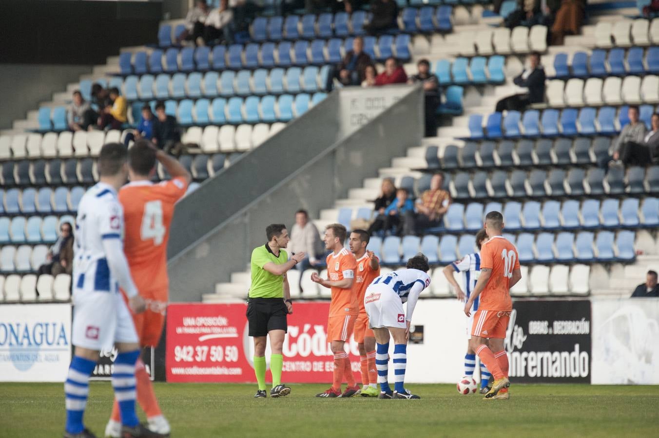 Los blanquiazules consiguen remontar en el último momento y consiguen una victoria que les permite seguir soñando con la permanencia.