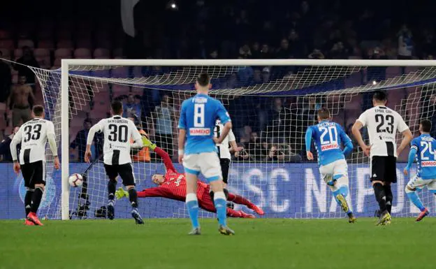 Insigne lanzó al palo el penalti que dispuso el Napolés ante la Juventus