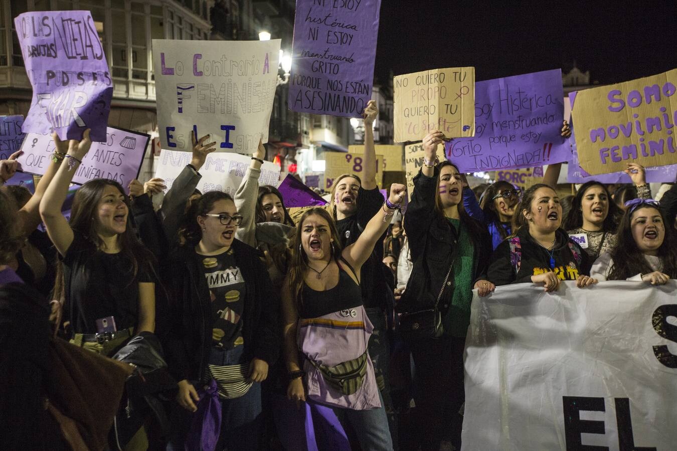 Fotos: La Marea Morada desborda el centro de Santander