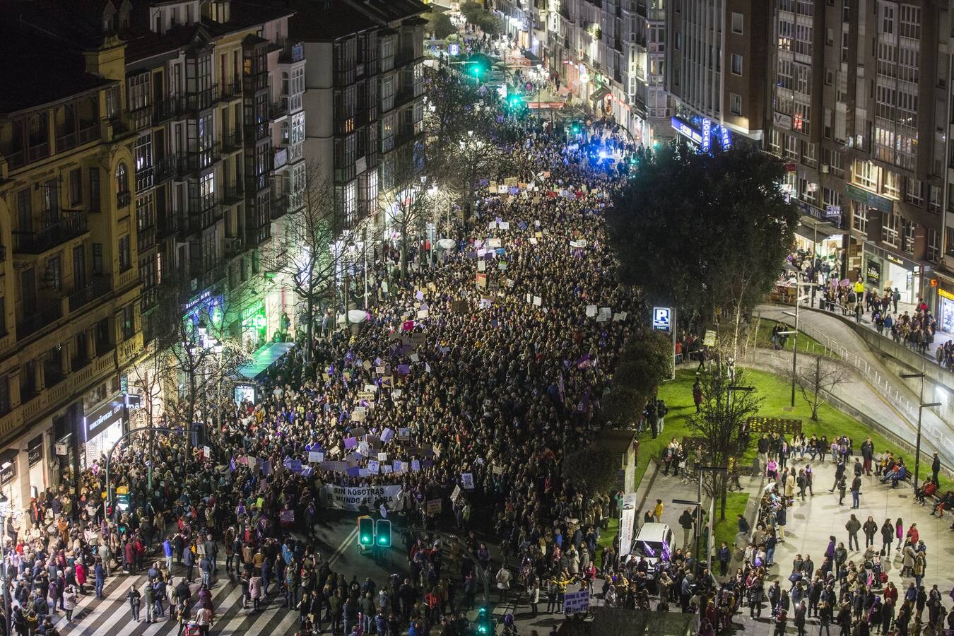 Fotos: La Marea Morada desborda el centro de Santander