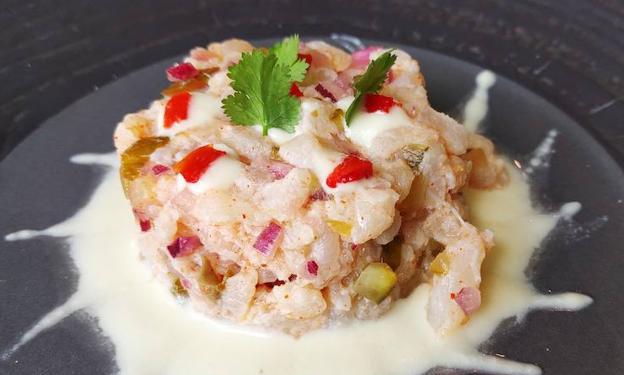 Ceviche de bacalao skrei en leche de tigre. :