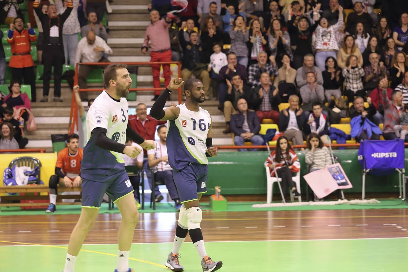 Fotos: El Textil pierde pero se queda en la Superliga