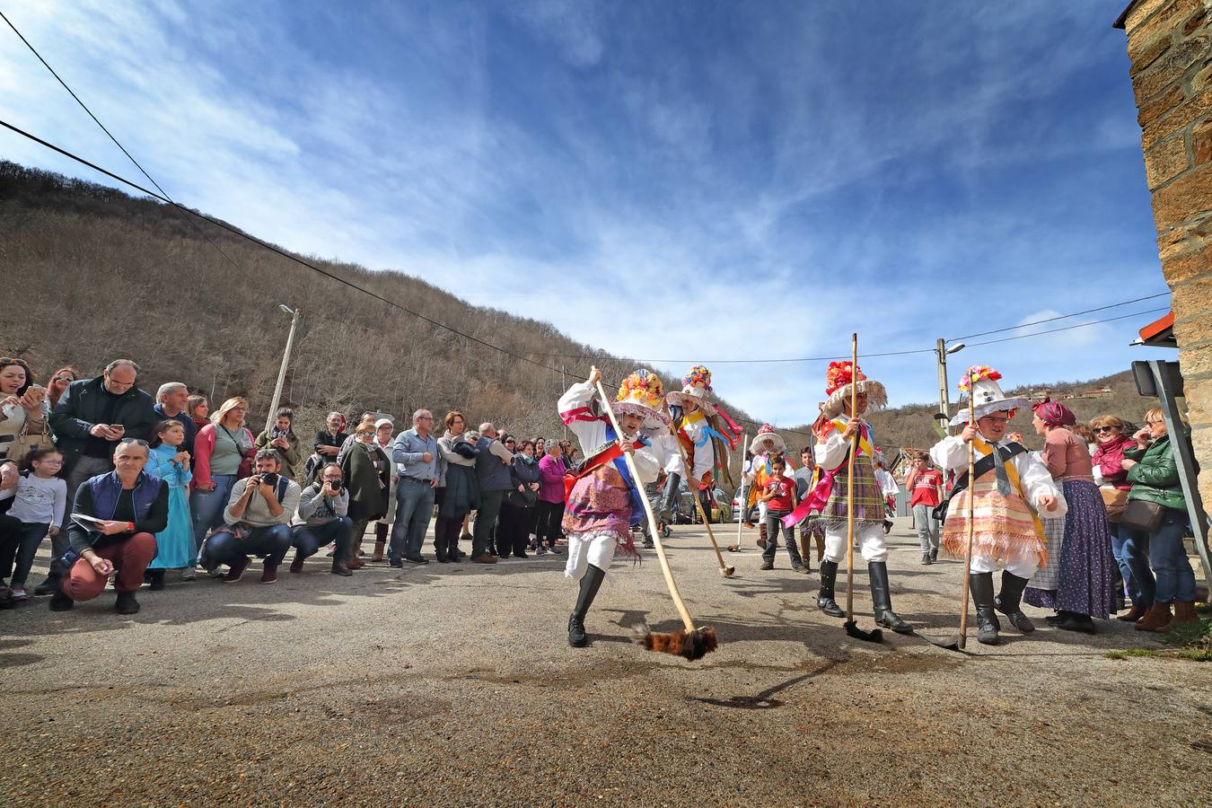 Fotos: Los zamarrones recorren el valle de Polaciones