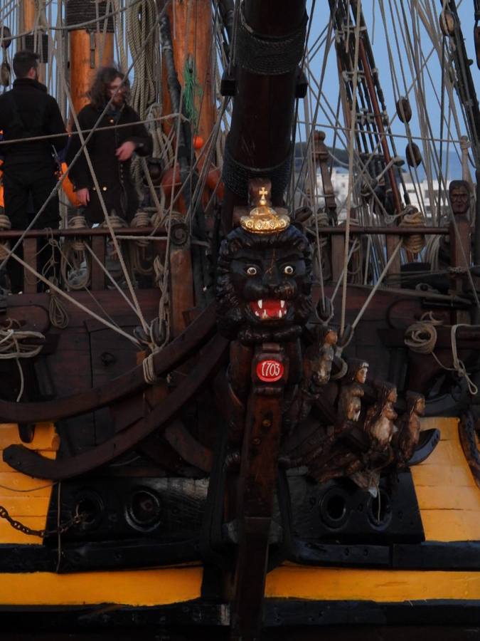 El 'Shtandart' ha fondeado en Santander procedente de La Rochelle. Visitar esta réplica de una fragata de la armada imperial rusa es como viajar en el tiempo, hasta los tiempos del zar Pedro el Grande (1672-1725).