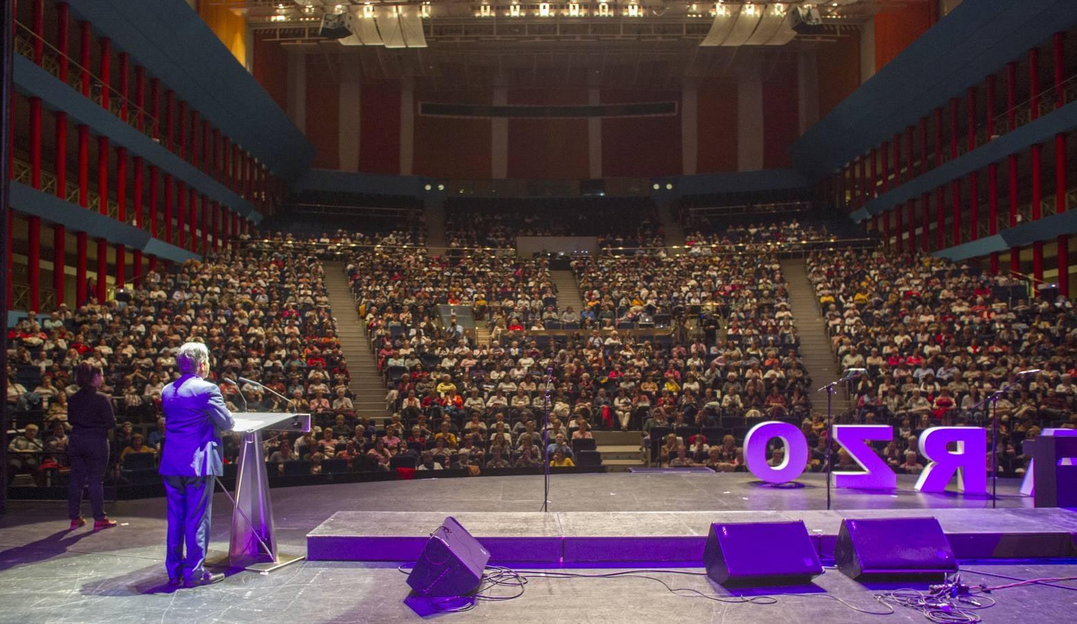 1.600 personas asisten al acto organizado por el Gobierno regional