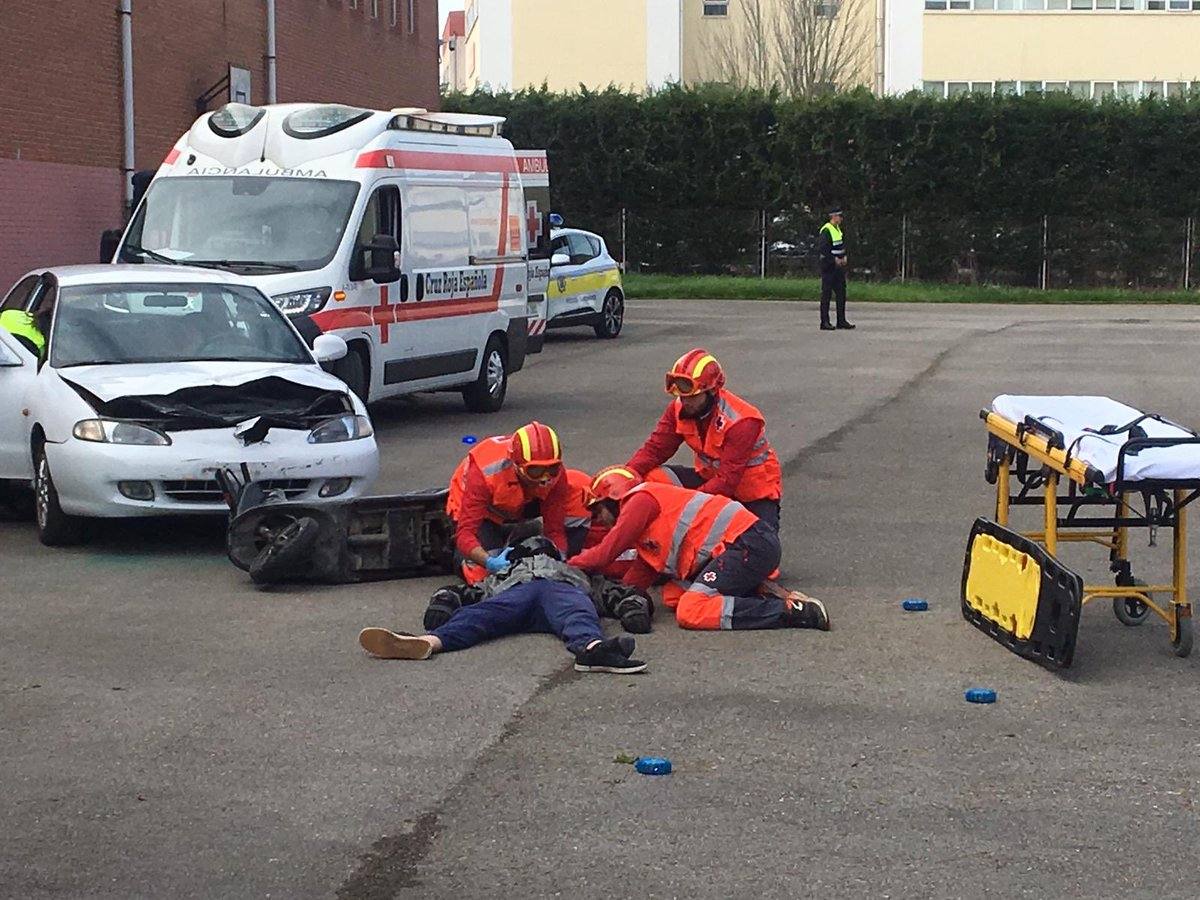 Fotos: Simulacro de accidente de tráfico en el instituto Augusto González de Linares