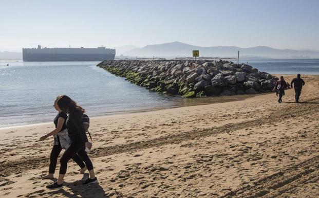 Los hosteleros se suman a la petición de que se terminen los espigones de La Magdalena