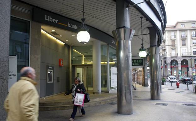 Imagen de archivo de la oficina de Liberbank en Torrelavega.