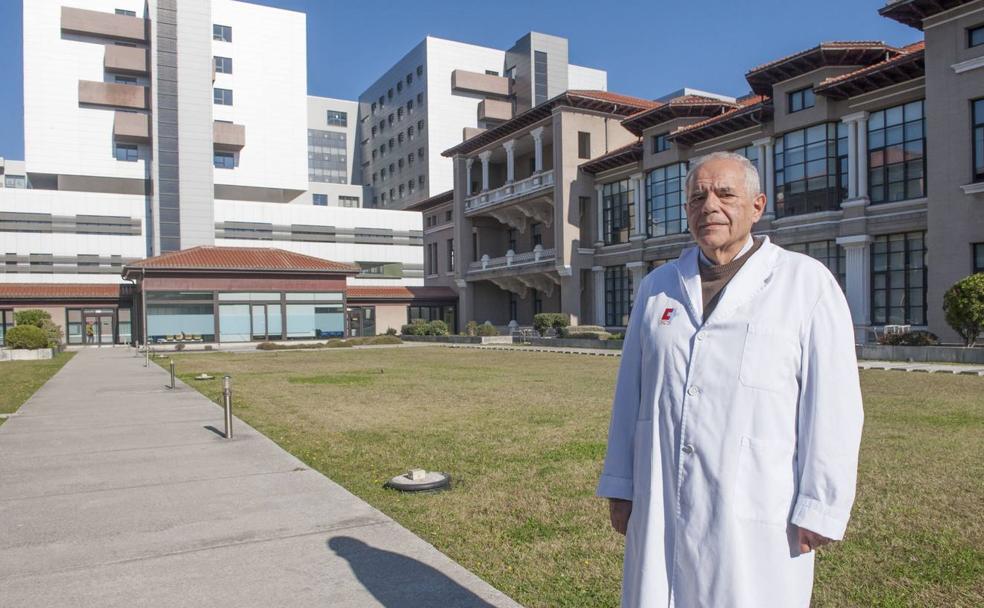 Manuel Gómez Fleitas, en el Hospital Universitario Marqués de Valdecilla. 