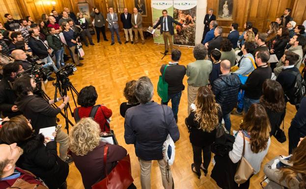 El consejero, en la inauguración del XXXI Congreso de la Asociación Ibéricas de Zoos y Acuarios (AIZA) que se celebra en el Palacio de La Magdalena.