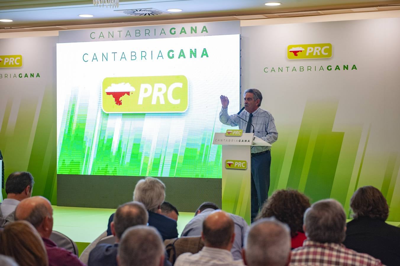 Fotos: Miguel Ángel Revilla vaticina victoria en las elecciones de mayo