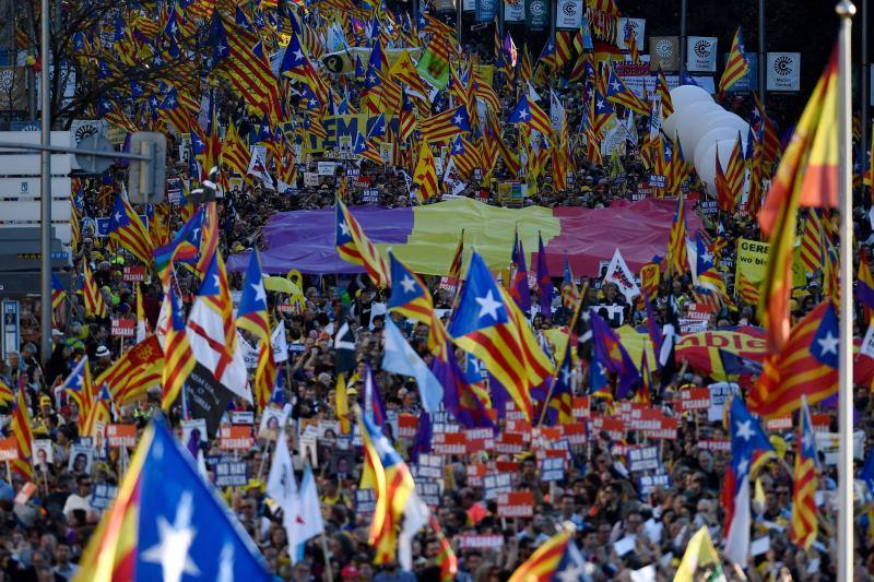 Colectivos independentistas catalanes se han concentrado este sábado en Madrid para pedir la liberta de los líderes políticos juzgados por el 'procés'.