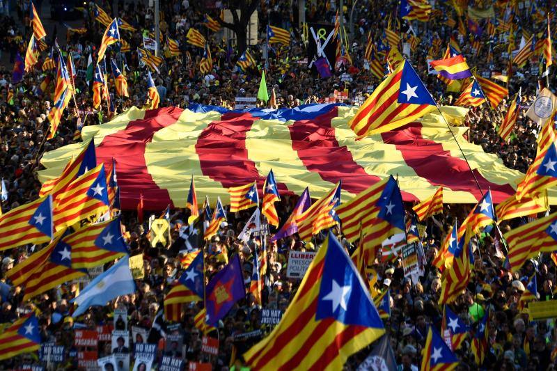 Colectivos independentistas catalanes se han concentrado este sábado en Madrid para pedir la liberta de los líderes políticos juzgados por el 'procés'.