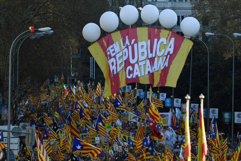 Colectivos independentistas catalanes se han concentrado este sábado en Madrid para pedir la liberta de los líderes políticos juzgados por el 'procés'.