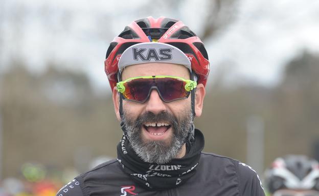 La gorra ha vuelto a tener protagonismo en el ciclismo.