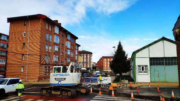 Trabajos de construcción del aliviadero de Los Puentucos.