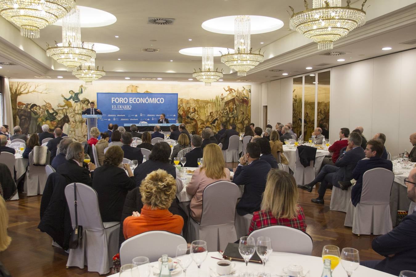 Imágenes del Foro Económico celebrado este miércoles, con la participación de Pablo Gimeno, analista y presidente de PGS