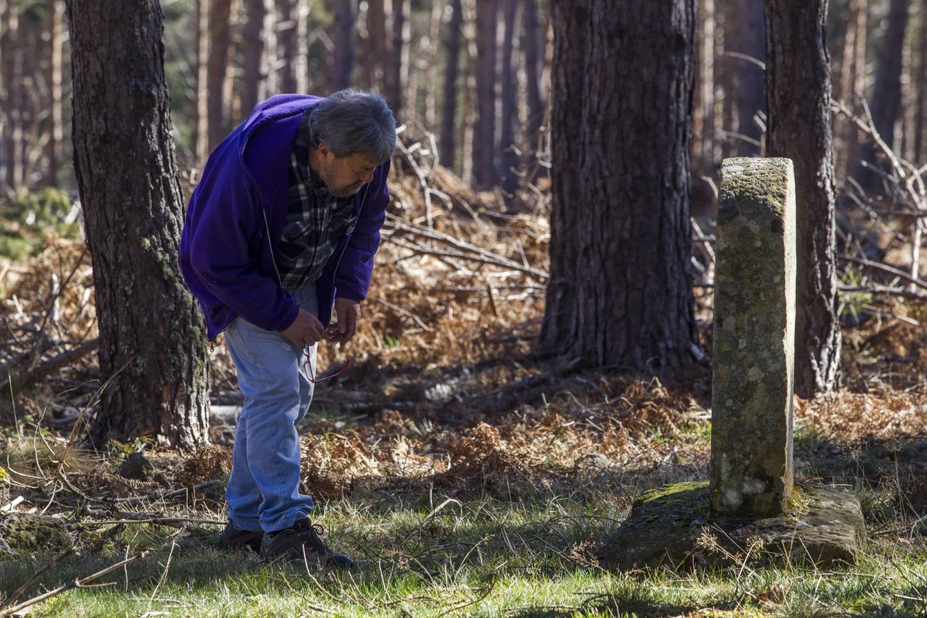 Fotos: Lápidas levantadas en el monte de Santa Juliana en recuerdo de Dominga y Mari Nieves Fernández