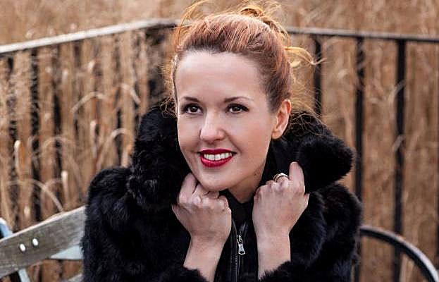 La escritora Vanessa Montfort estará hoy en la librería Gil de Santander.