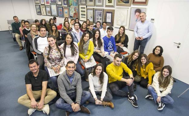 Participantes en el Taller de Comunicación impartido por Cesine en el programa STARTinnova y celebrado en las instalaciones de El Diario Montañés.: