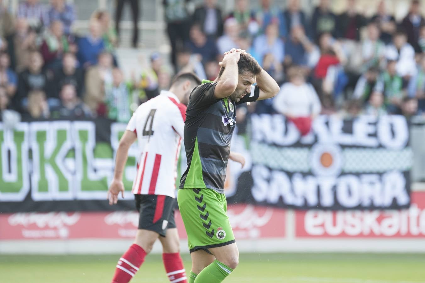 Fotos: Imágenes del choque entre el Athletic B y el Racing en Lezama