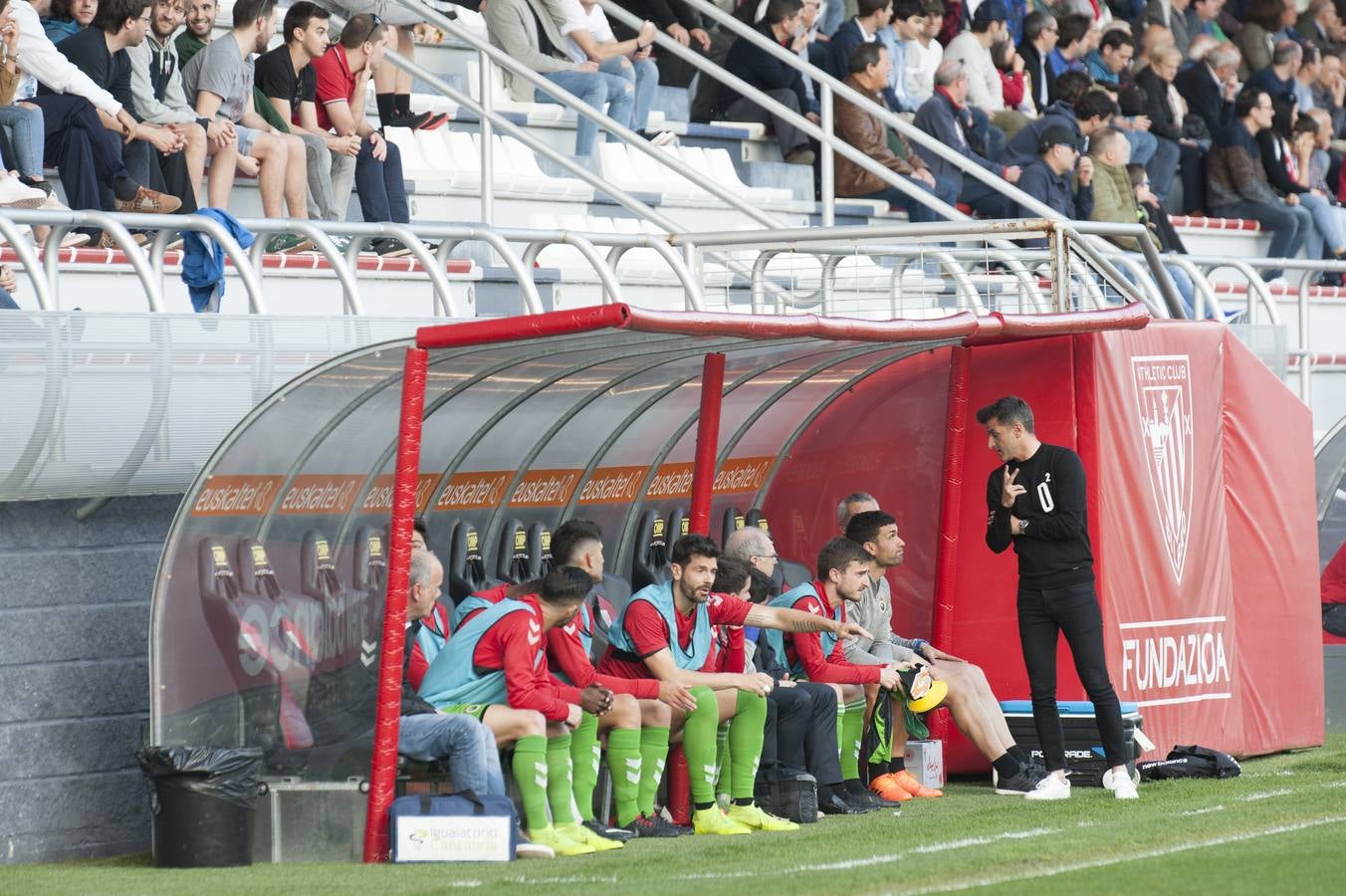 Fotos: Imágenes del choque entre el Athletic B y el Racing en Lezama