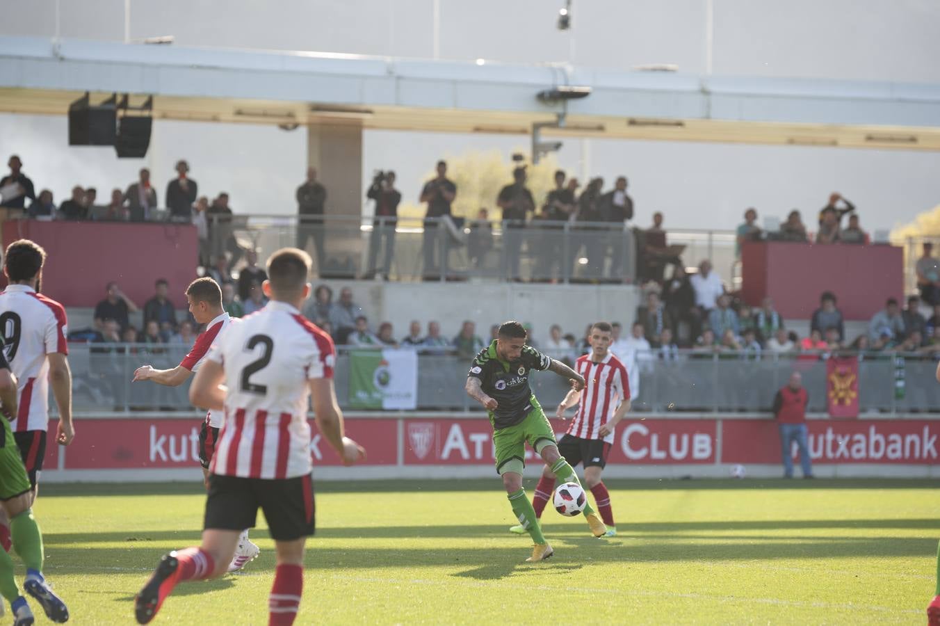 Fotos: Imágenes del choque entre el Athletic B y el Racing en Lezama