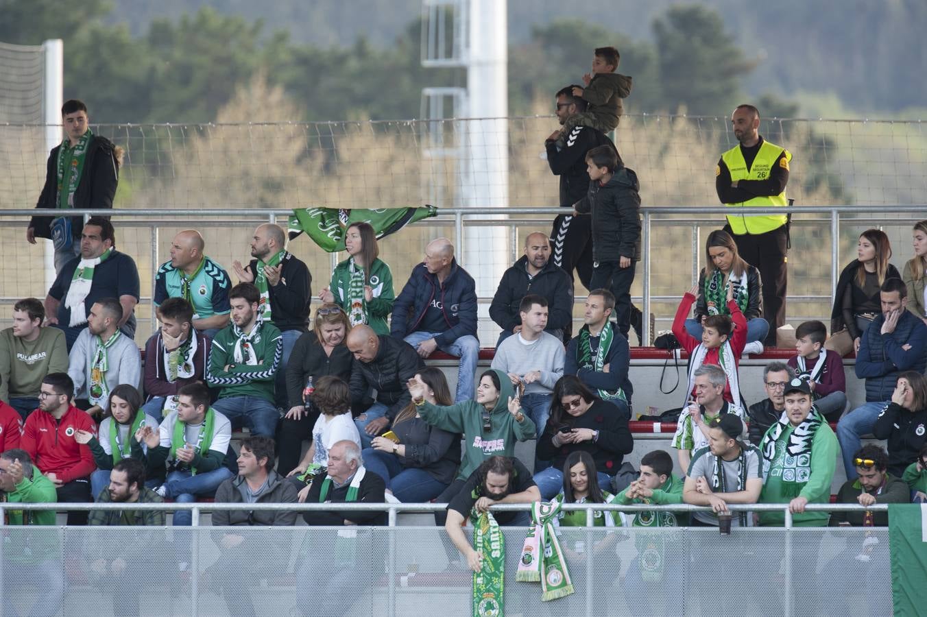 Fotos: Imágenes del choque entre el Athletic B y el Racing en Lezama