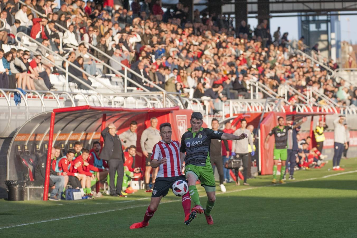 Fotos: Imágenes del choque entre el Athletic B y el Racing en Lezama