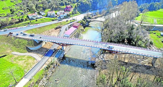 Golbardo. El flamante puente fue estrenado esta semana y supone una innovación importante. 